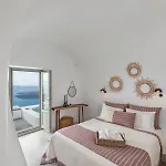 Pura Vida Imerovigli (Santorini)
