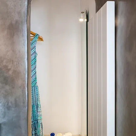 Pura Vida Imerovigli (Santorini)