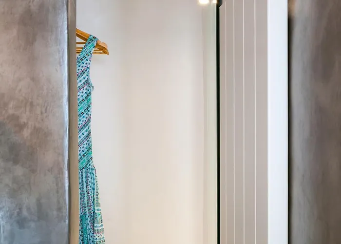 Pura Vida Imerovigli (Santorini)