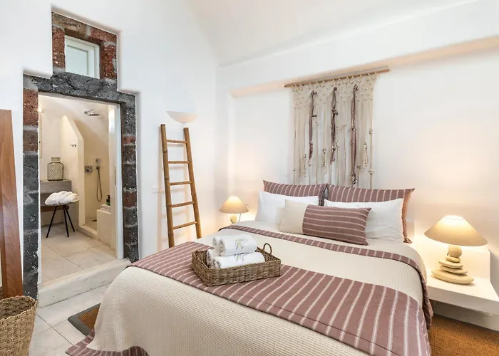 Pura Vida Imerovigli (Santorini)